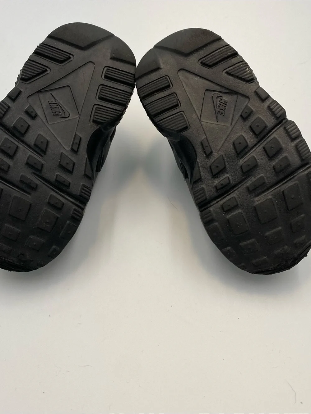 Nike Kids Black Lace-Up Athletic Sneakers  ( Huarache)
